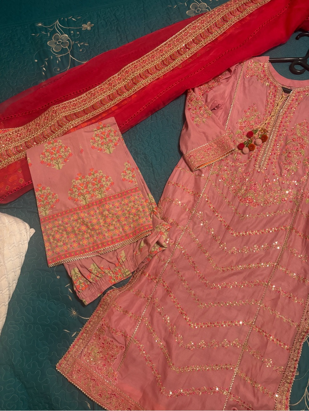 Embroidered Pink Long-Sleeve Women's Dress with Contrasting Dupatta - Picture 5 of 10